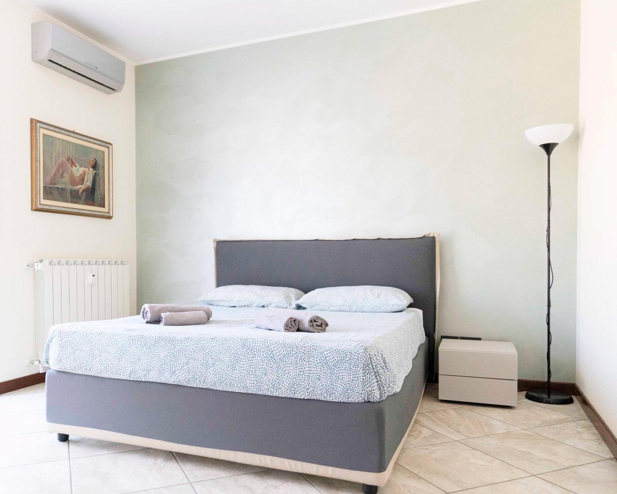 Blue Lake Arona - Cozy Apartment In City Center Екстер'єр фото
